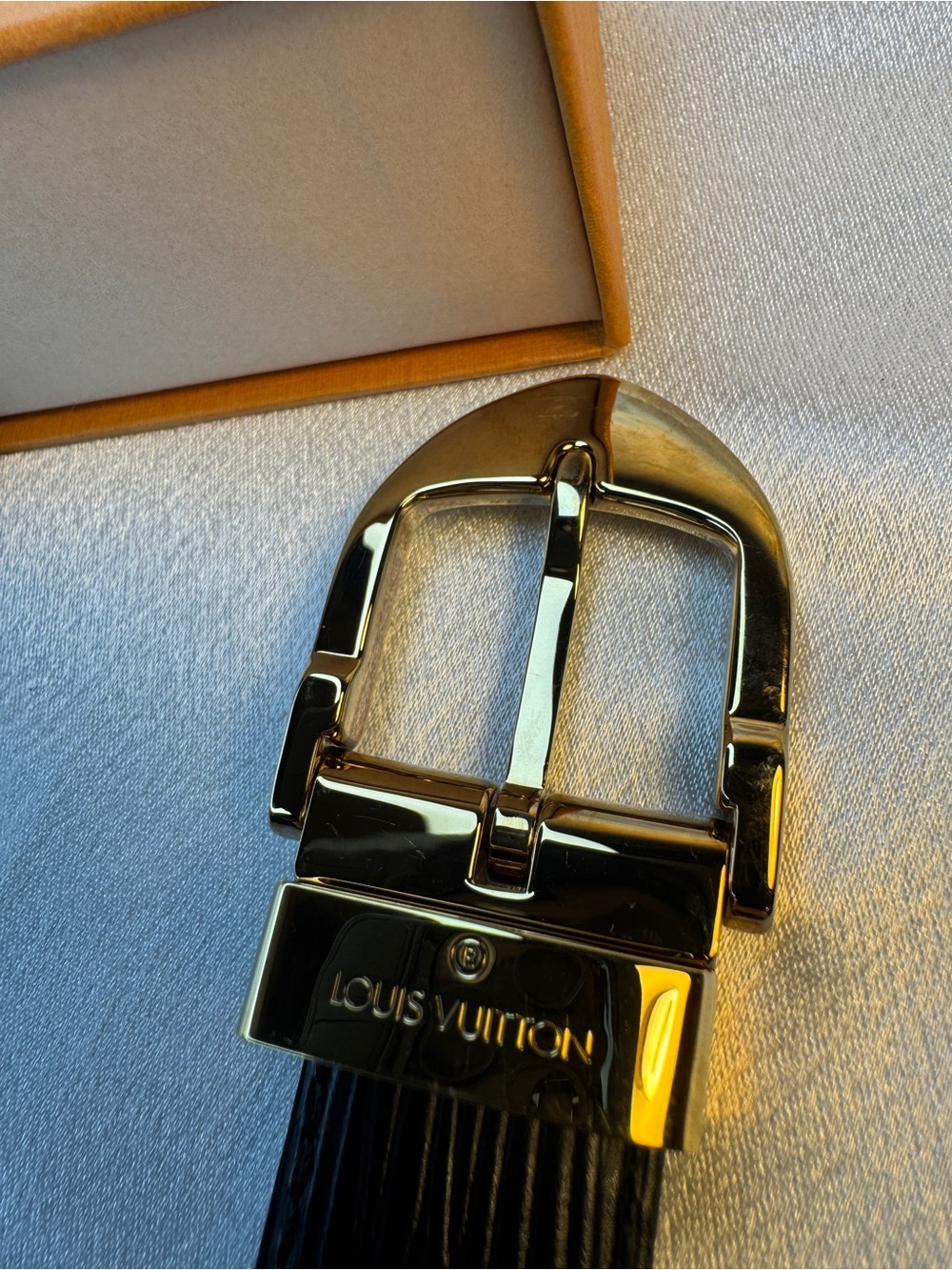 Louis Vuitton Black EPI Leather Belt w/ Gold Buckle (Signature Hardware) 85/34 - Picture 6 of 16